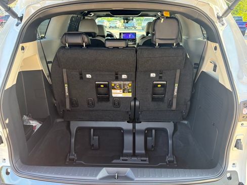 New 2026 Toyota Sienna Platinum AWD/4WD image 33