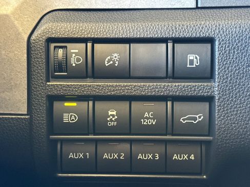 Certified 2025 Toyota 4Runner Trailhunter image 32