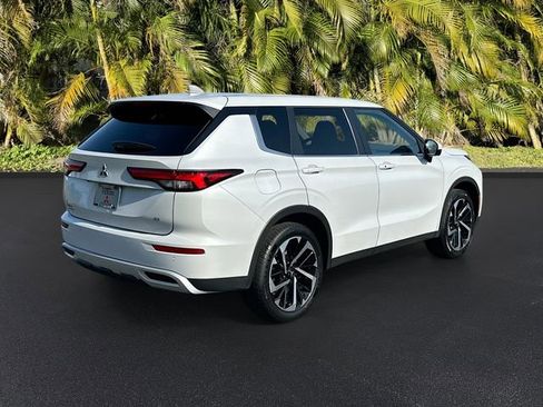 Used 2024 Mitsubishi Outlander SE image 5