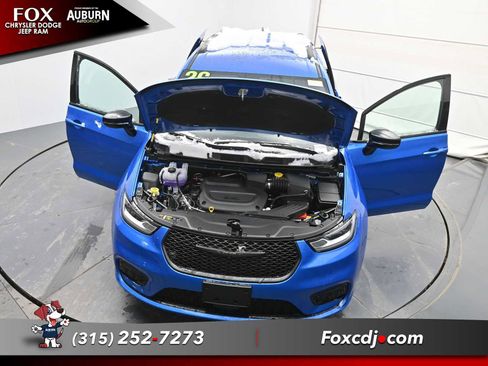 New 2026 Chrysler Pacifica Select w/ S Appearance Package image 32