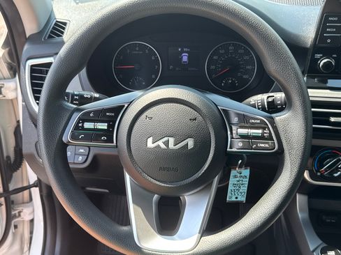 Used 2023 Kia Seltos LX image 14
