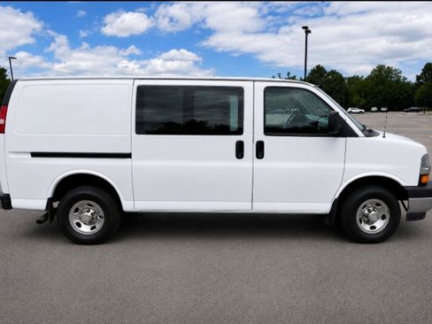 Used 2017 Chevrolet Express 2500 RWD image 7