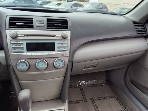 Used 2009 Toyota Camry LE FWD image 14
