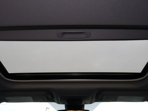 Used 2024 Toyota Camry SE image 13