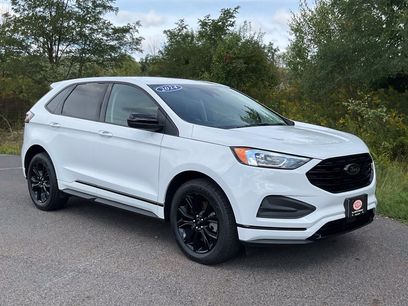 Used 2024 Ford Edge SE w/ Black Appearance Package