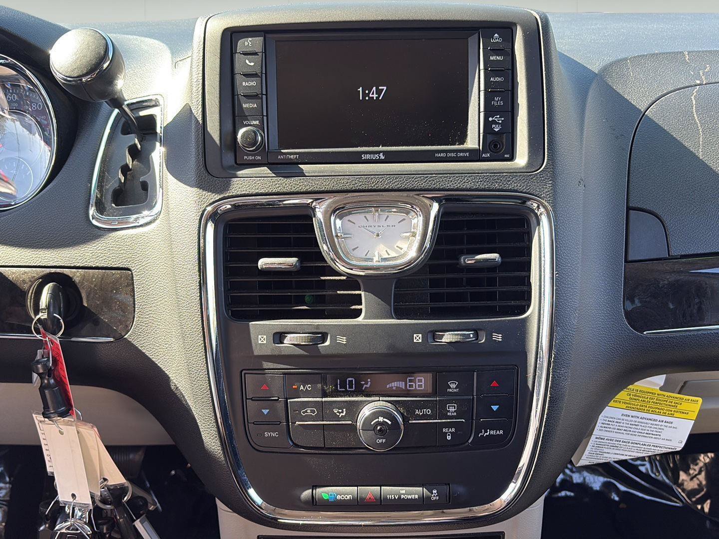 Used 2013 Chrysler Town & Country Touring FWD image 6