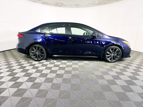 Used 2025 Toyota Corolla SE FWD image 2