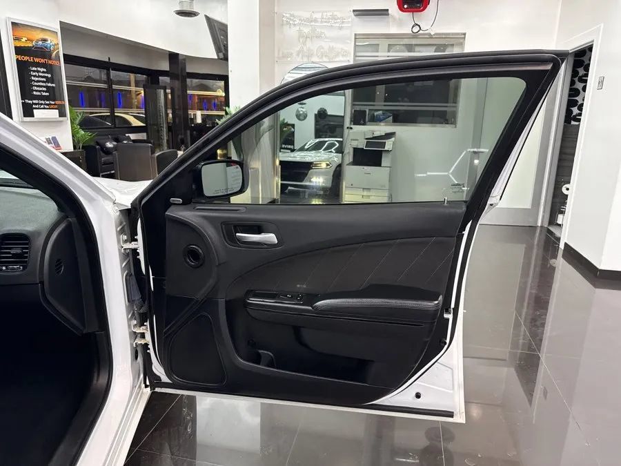 Used 2020 Dodge Charger SXT w/ Blacktop Package AWD/4WD image 17