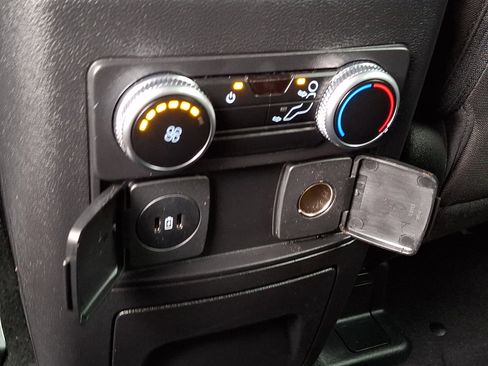 Used 2023 Ford Explorer XLT image 13