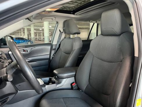 Used 2021 Toyota RAV4 XLE w/ Convenience Package AWD/4WD image 14
