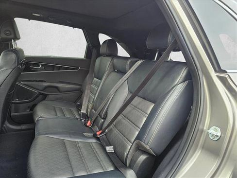 Used 2017 Kia Sorento SX image 16