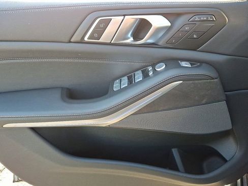 Certified 2025 BMW X7 xDrive40i image 11