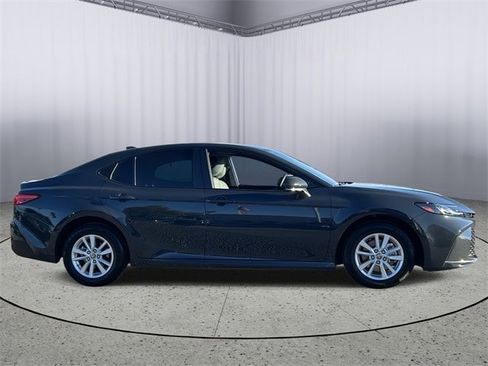 Used 2025 Toyota Camry LE image 6
