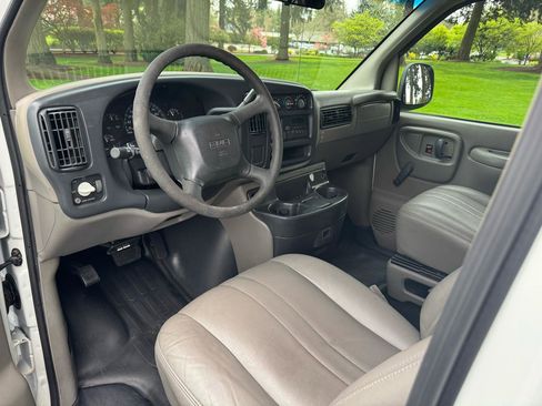 Used 2000 GMC Savana 3500 Extended Passenger RWD image 10
