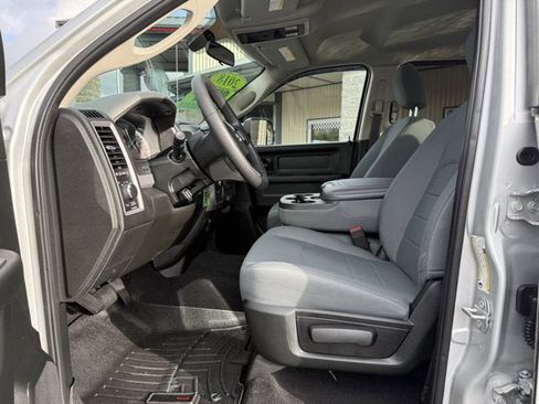 Used 2018 RAM 2500 Tradesman w/ Chrome Appearance Group image 12