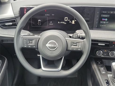 New 2025 Nissan Kicks SV image 18