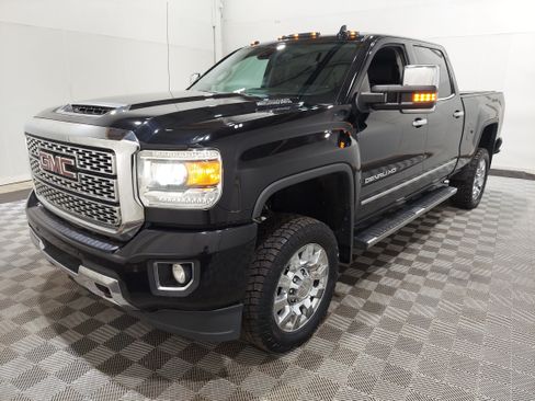Used 2018 GMC Sierra 2500 Denali AWD/4WD image 1