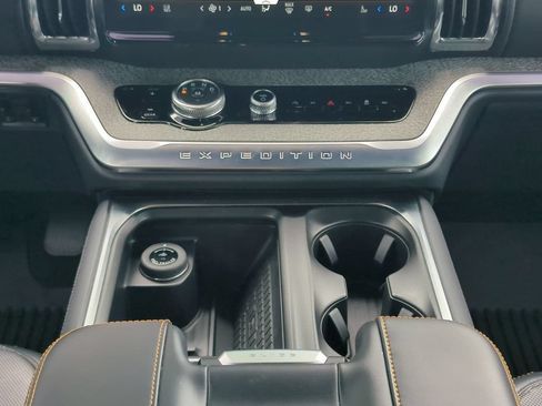 Used 2025 Ford Expedition Tremor AWD/4WD image 23