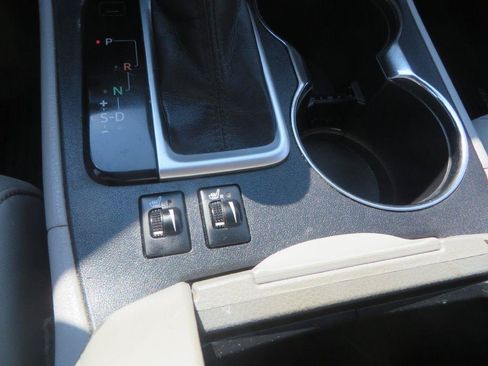 Used 2015 Toyota Highlander XLE FWD image 21