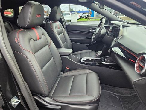 Used 2025 Chevrolet Trax RS w/ Sunroof Package image 37