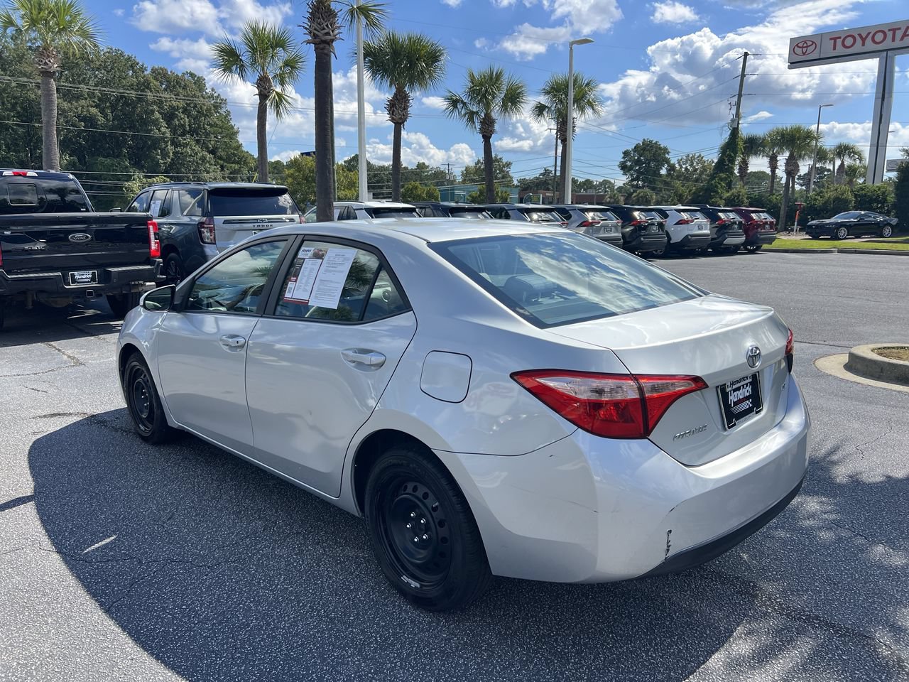 Used 2018 Toyota Corolla LE FWD image 8