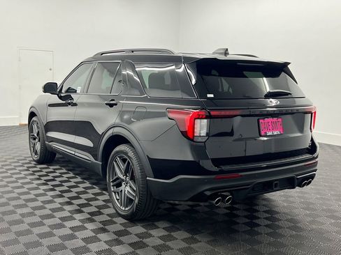 Used 2025 Ford Explorer ST image 3