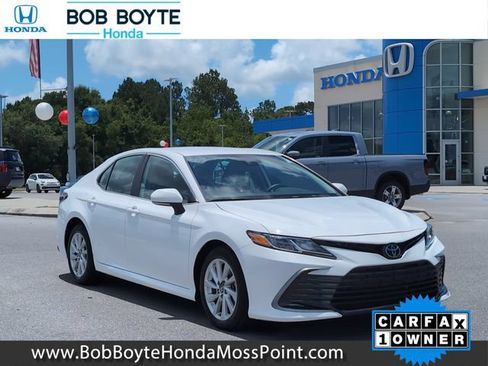 Used 2024 Toyota Camry LE w/ Convenience Package FWD image 1