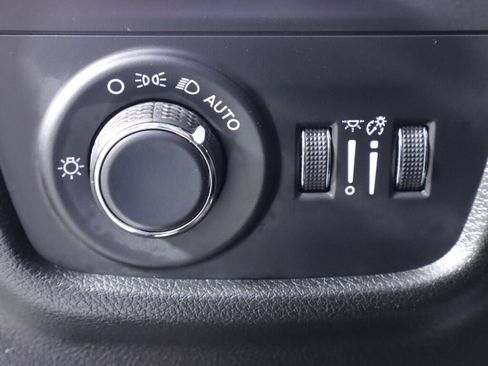 Used 2024 Jeep Grand Cherokee Laredo AWD/4WD image 10