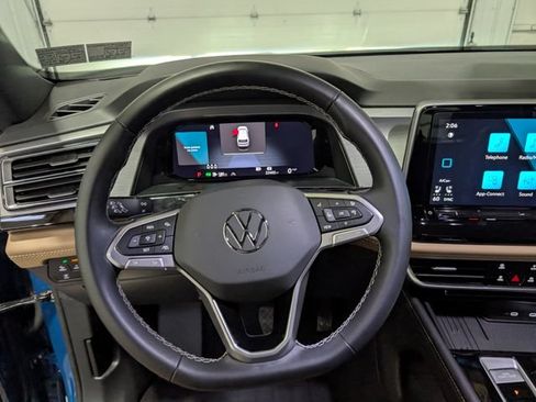 Used 2025 Volkswagen Atlas Cross Sport SE AWD/4WD image 16