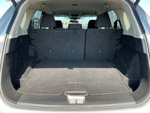 Used 2025 Nissan Rogue SV FWD image 17