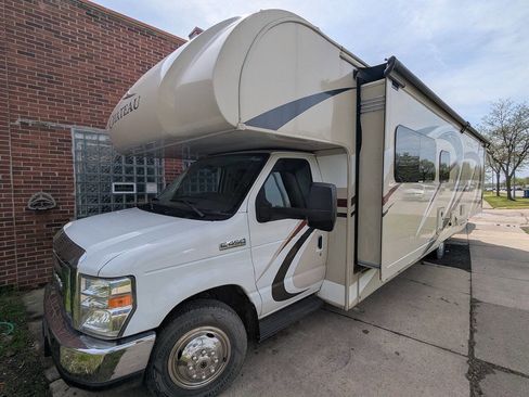 Used 2017 Ford E-450 and Econoline 450 Super Duty w/ Motorhome Prep Package RWD image 15