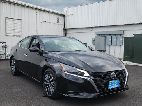 Used 2024 Nissan Altima 2.5 SV w/ SV Premium Package FWD image 7