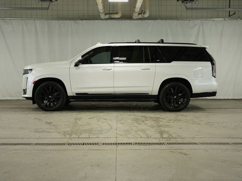 Used 2022 Cadillac Escalade ESV Sport w/ Touring Package image 2