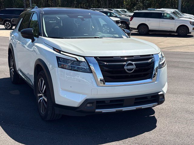 Used 2024 Nissan Pathfinder Platinum FWD image 1