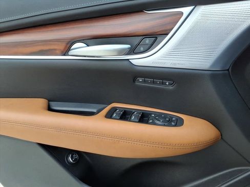 Certified 2024 Cadillac XT5 Premium Luxury FWD image 32