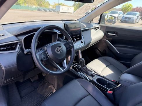 Used 2023 Toyota Corolla Cross XLE AWD/4WD image 16