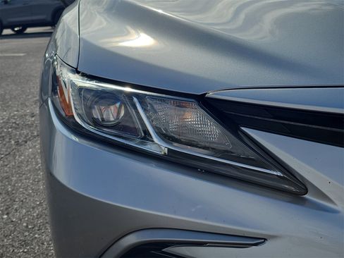 Used 2021 Toyota Camry LE image 7