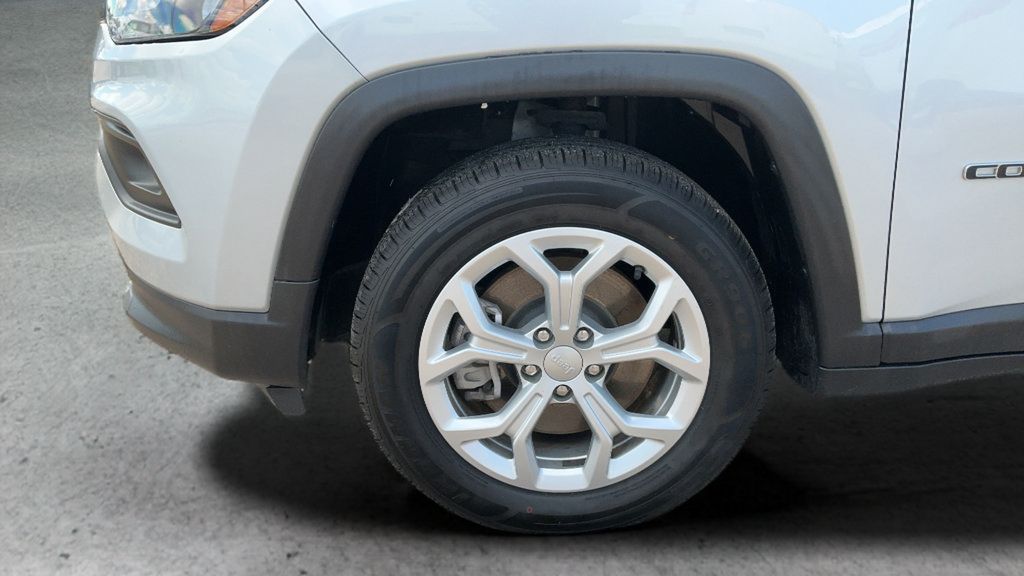 Used 2024 Jeep Compass Latitude AWD/4WD image 26