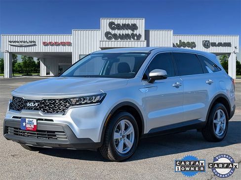 Used 2022 Kia Sorento LX image 3