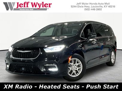 Used 2025 Chrysler Pacifica Select