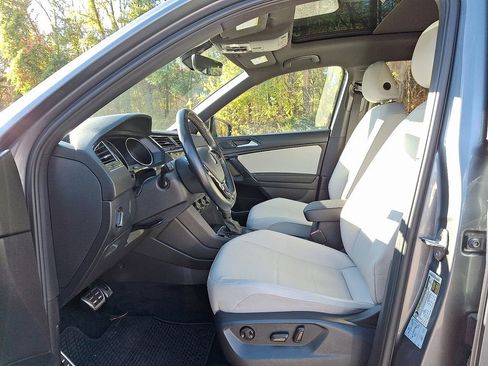 Used 2021 Volkswagen Tiguan SE R-Line image 19