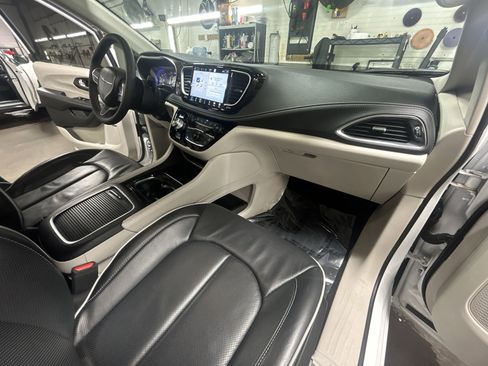 Used 2022 Chrysler Pacifica Limited image 30