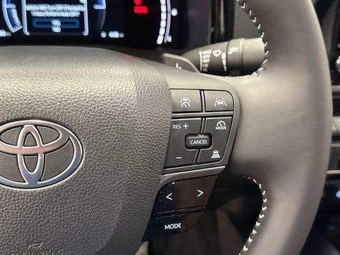 Used 2025 Toyota Camry SE AWD/4WD image 34