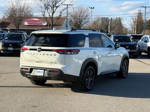 Used 2022 Nissan Pathfinder SV image 5