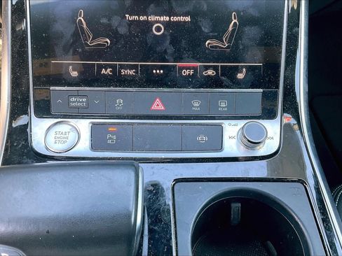 Used 2019 Audi Q8 Premium image 31