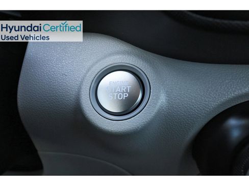 Certified 2025 Hyundai Venue SEL image 29