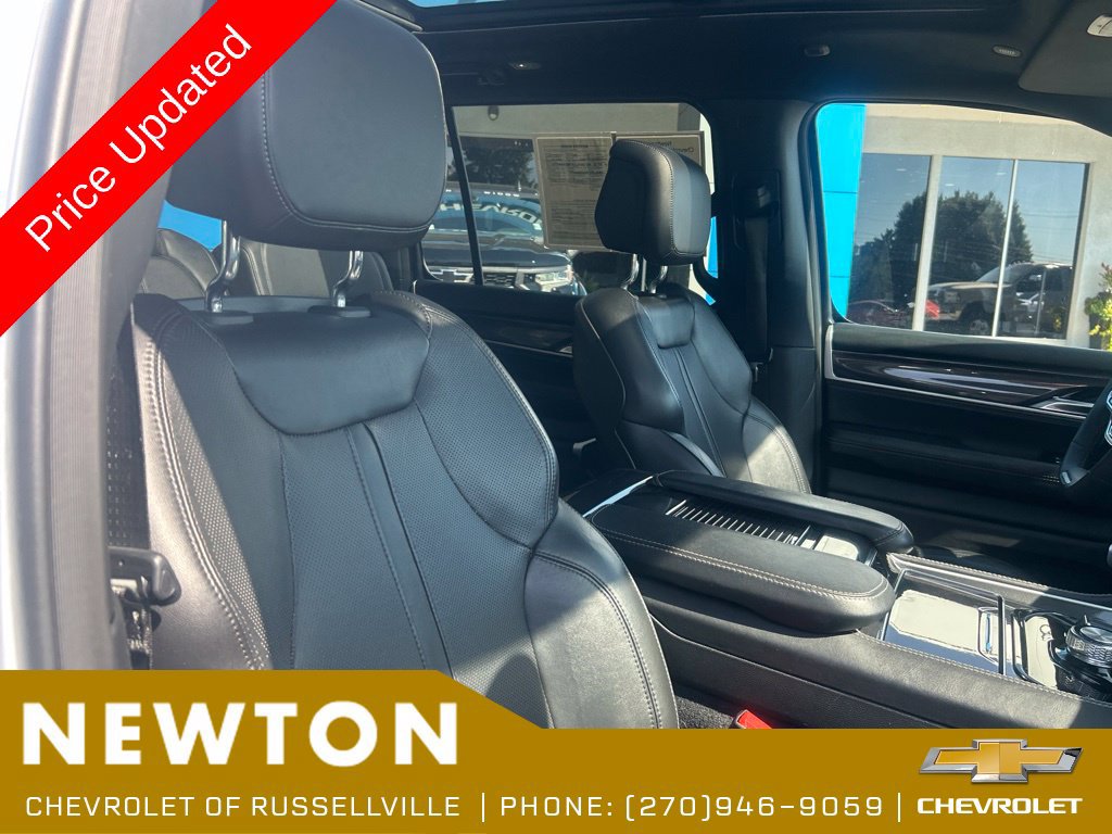 Used 2023 Jeep Wagoneer 4WD w/ Premium Group I image 24