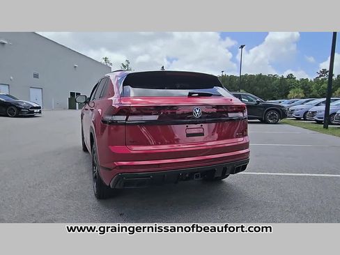 Used 2025 Volkswagen Atlas Cross Sport SEL R-Line AWD/4WD image 28