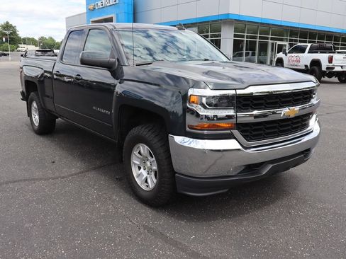 Used 2018 Chevrolet Silverado 1500 LT AWD/4WD image 2