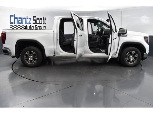 Used 2025 GMC Sierra 1500 SLT AWD/4WD image 28